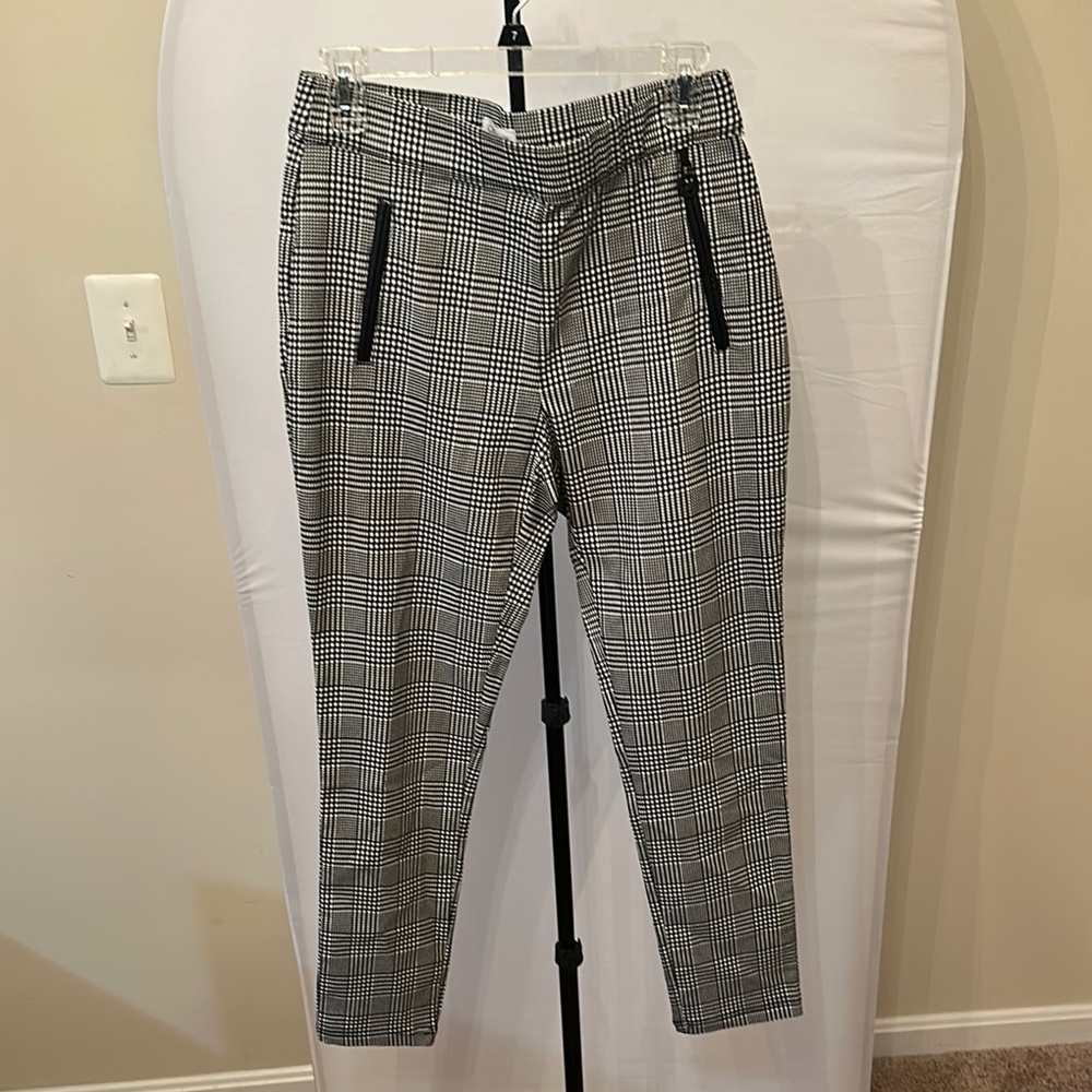 Calvin Klein Black and White Dress Pants with Modern Silhouette